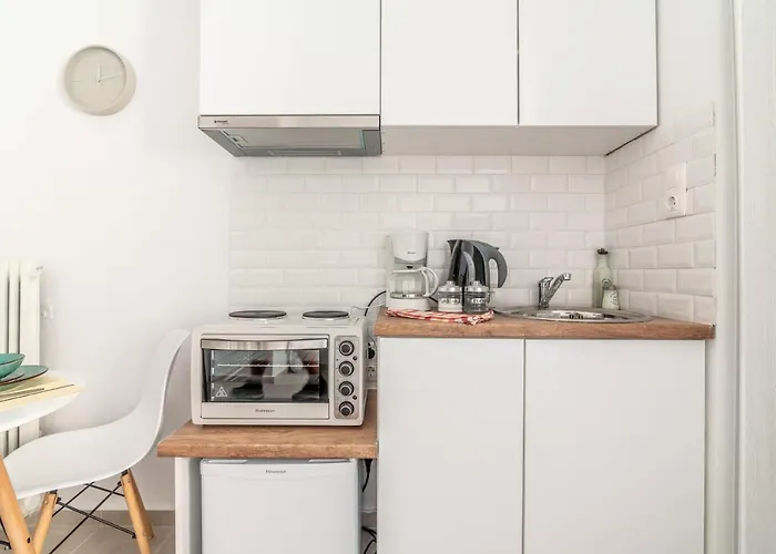 Renovated Studio Near Downtown