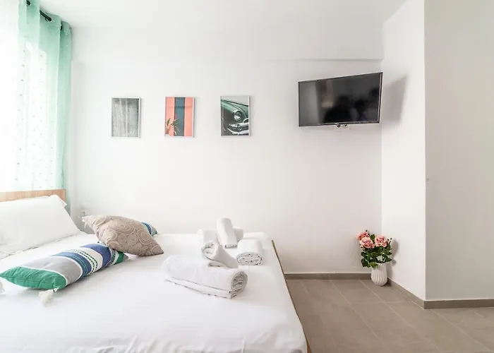 Renovated Studio Near Downtown